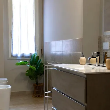 The Garden Centro Storico + Free Parking + Wi-fi Reggio Emilia