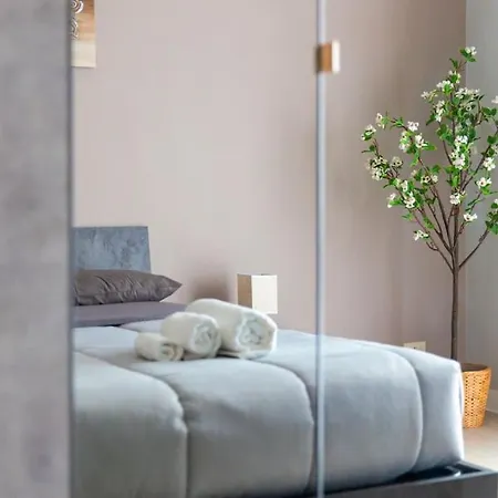 The Garden Centro Storico + Free Parking + Wi-fi Reggio Emilia