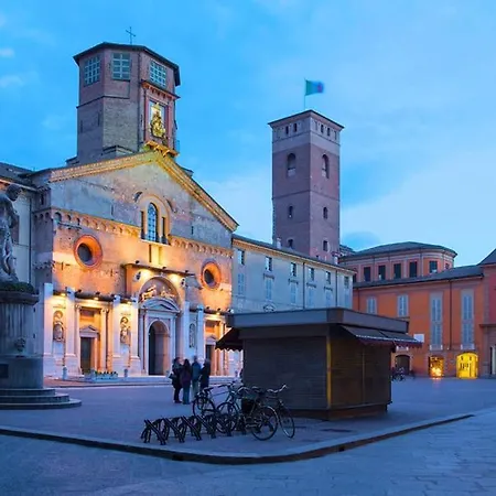 The Garden Centro Storico + Free Parking + Wi-fi Apartmán Reggio Emilia