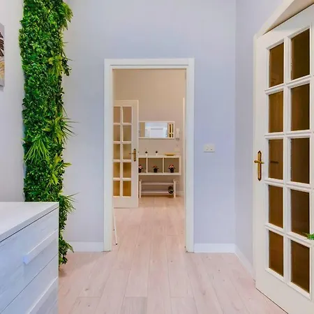 The Garden Centro Storico + Free Parking + Wi-fi Apartmán Reggio Emilia