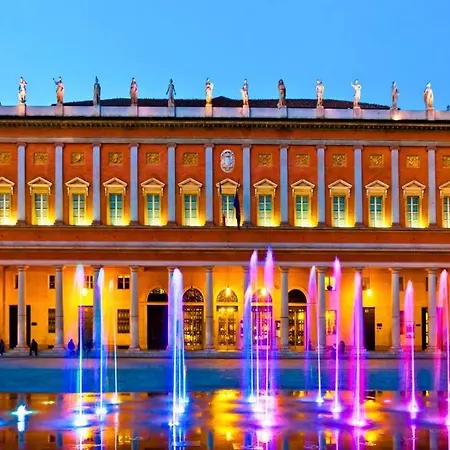 The Garden Centro Storico + Free Parking + Wi-fi Reggio Emilia